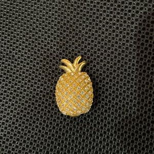 Pineapple brooch.  Gold